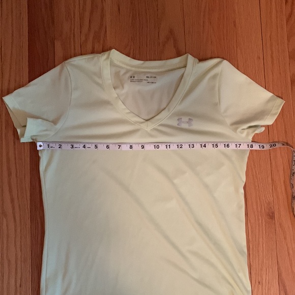 Women’s Under Armour top - Picture 5 of 6